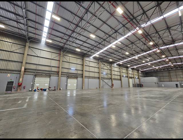 3,280M² WAREHOUSE TO LET IN LINBRO PARK